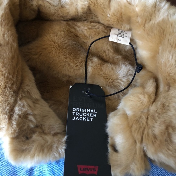 Levis Reversible Faux Fur Denim Dad Trucker Jacket - Picture 2 of 10